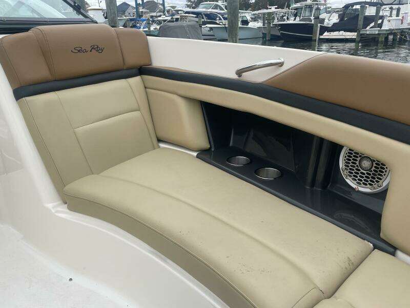 25ft Sea Ray Yacht For Sale