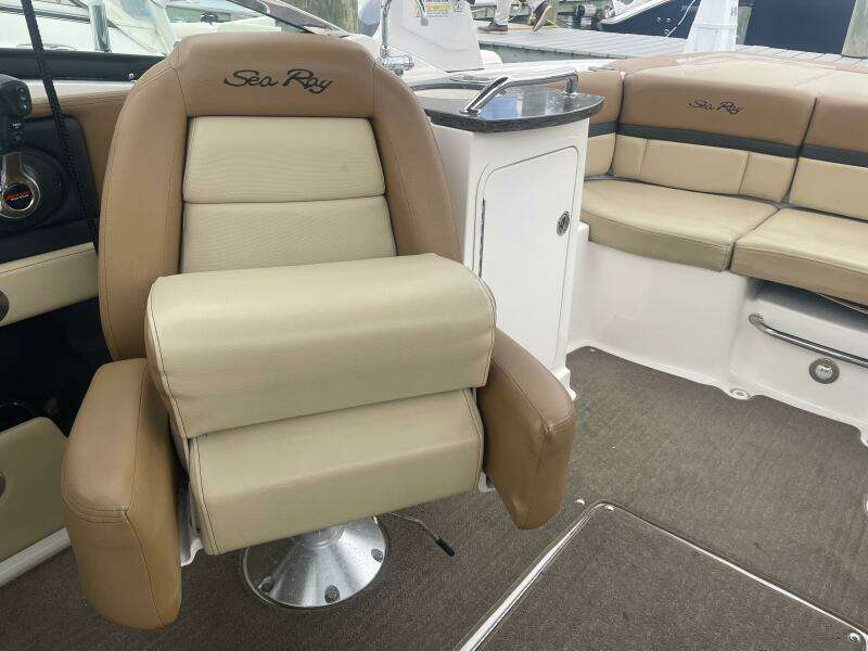 25ft Sea Ray Yacht For Sale