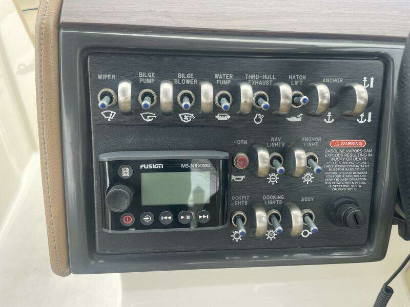 25ft Sea Ray Yacht For Sale