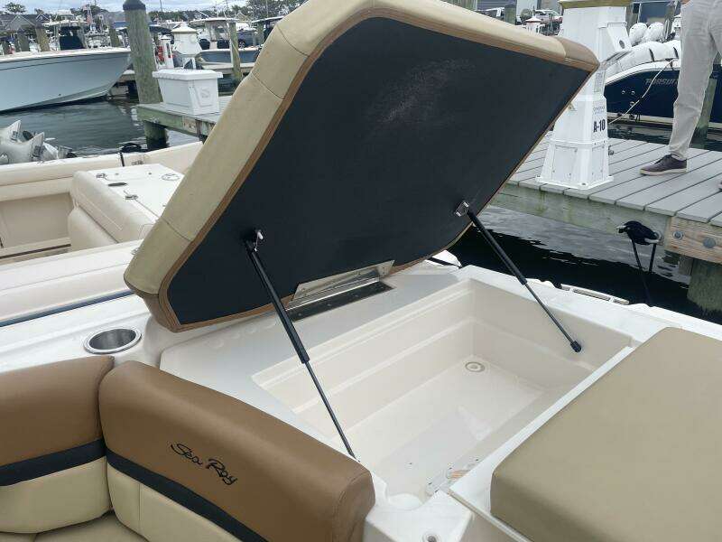 25ft Sea Ray Yacht For Sale