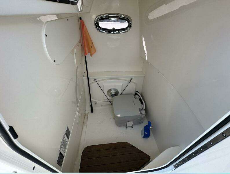 27ft Boston Whaler Yacht For Sale