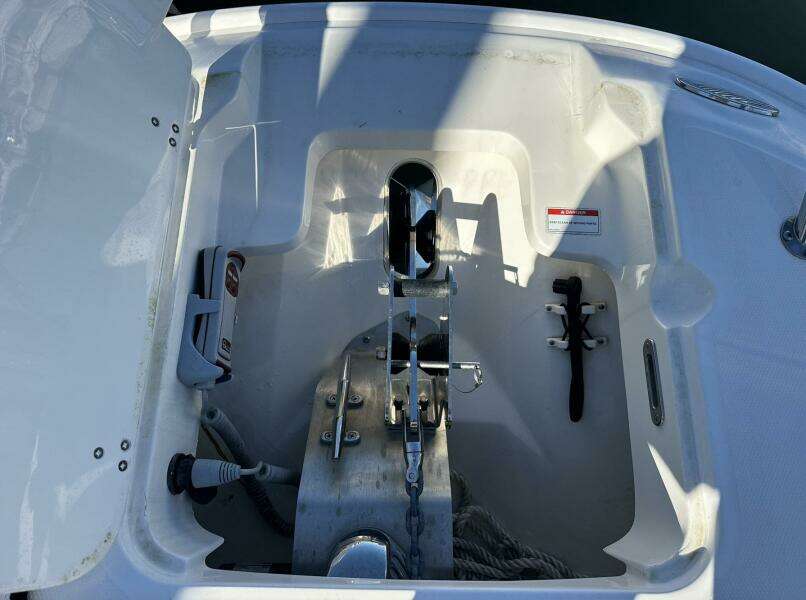 27ft Boston Whaler Yacht For Sale