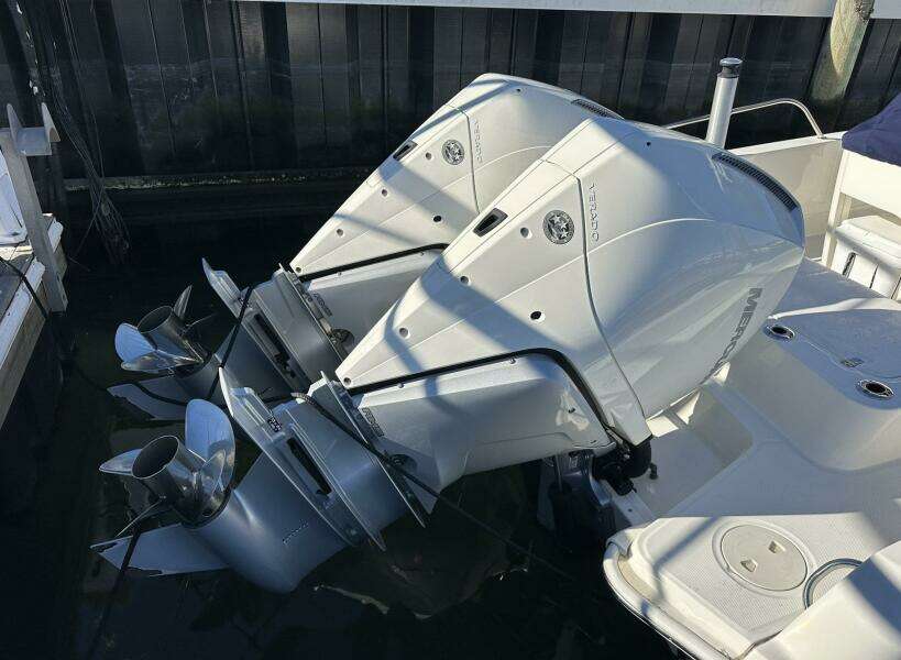 27ft Boston Whaler Yacht For Sale