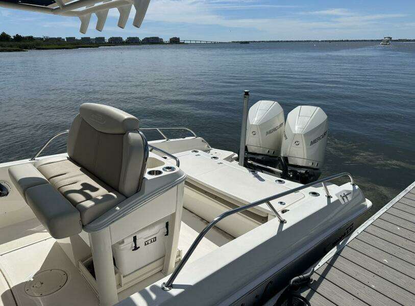 27ft Boston Whaler Yacht For Sale