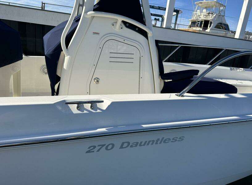 27ft Boston Whaler Yacht For Sale