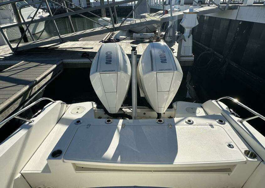27ft Boston Whaler Yacht For Sale
