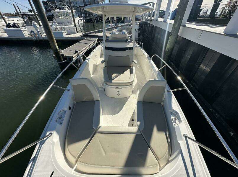 27ft Boston Whaler Yacht For Sale
