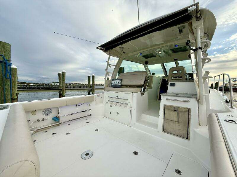 34ft Boston Whaler Yacht For Sale