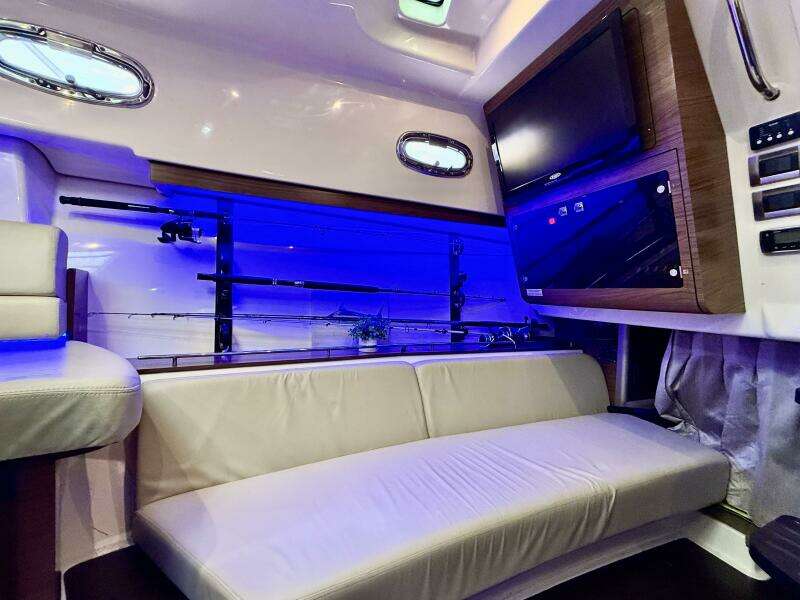 34ft Boston Whaler Yacht For Sale