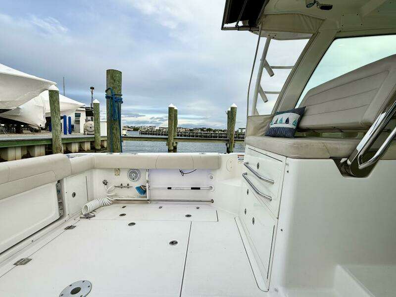 34ft Boston Whaler Yacht For Sale