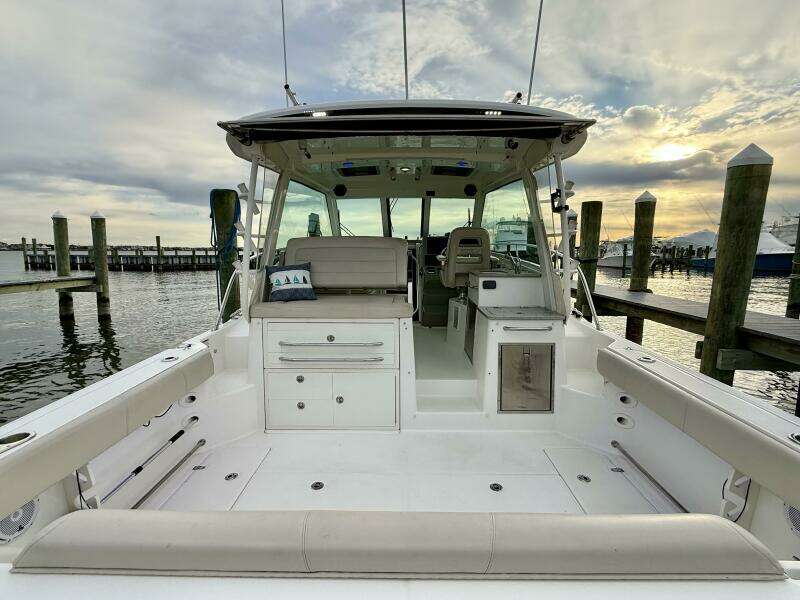 34ft Boston Whaler Yacht For Sale