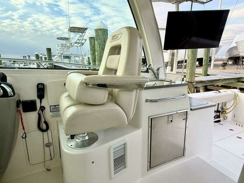 34ft Boston Whaler Yacht For Sale