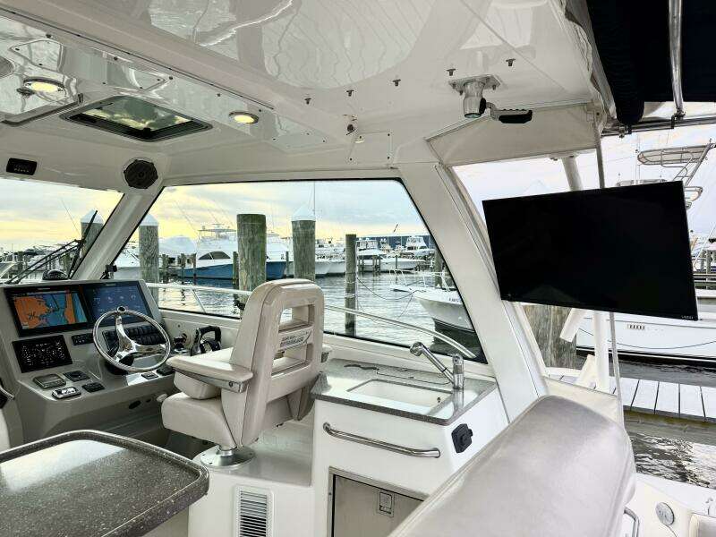 34ft Boston Whaler Yacht For Sale