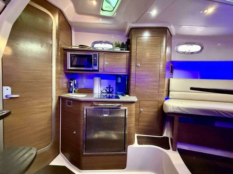 34ft Boston Whaler Yacht For Sale