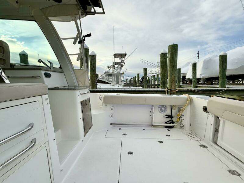 34ft Boston Whaler Yacht For Sale