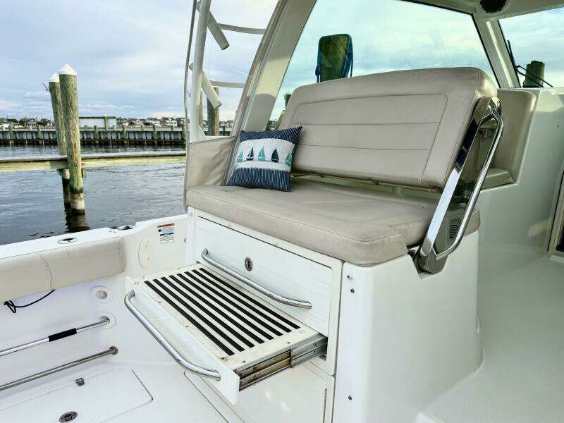 34ft Boston Whaler Yacht For Sale