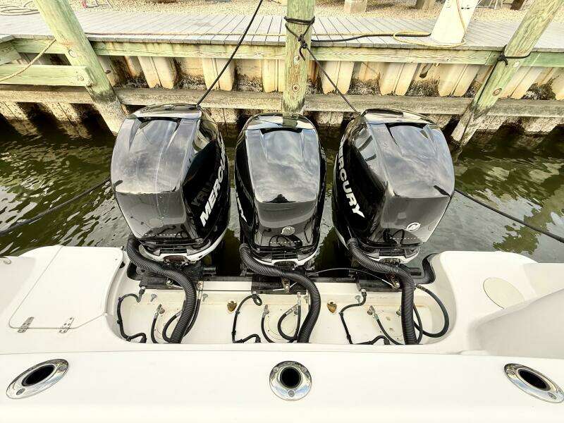 34ft Boston Whaler Yacht For Sale