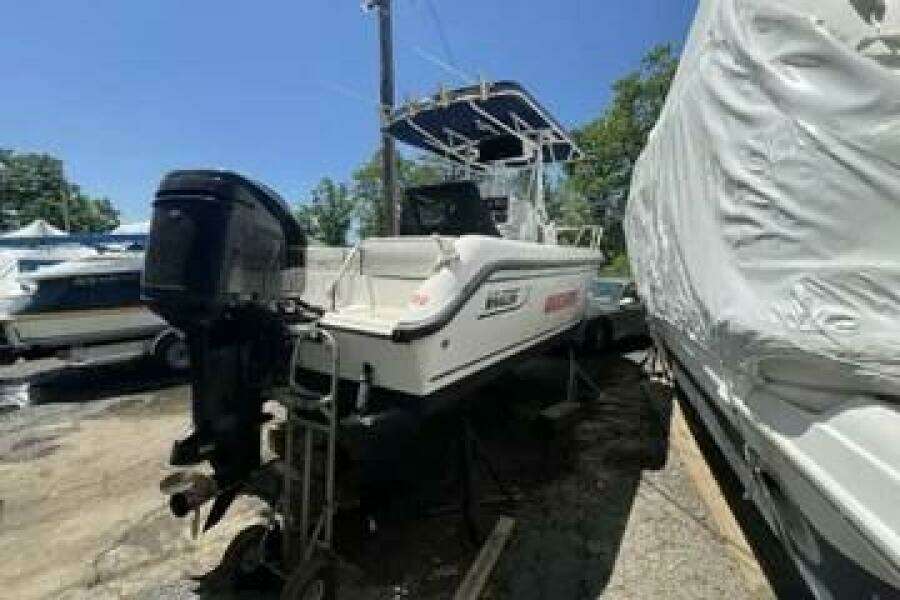 21ft Boston Whaler Yacht For Sale