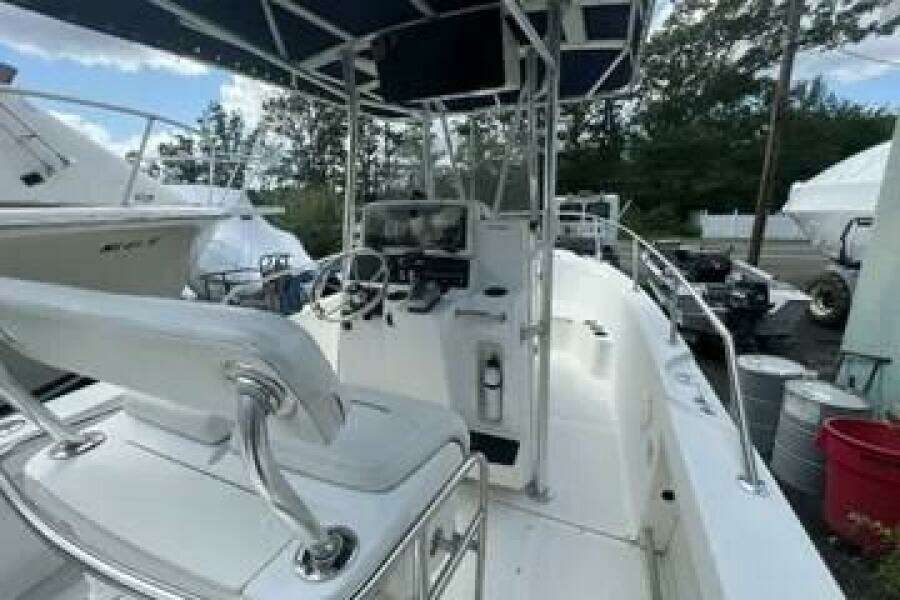 21ft Boston Whaler Yacht For Sale