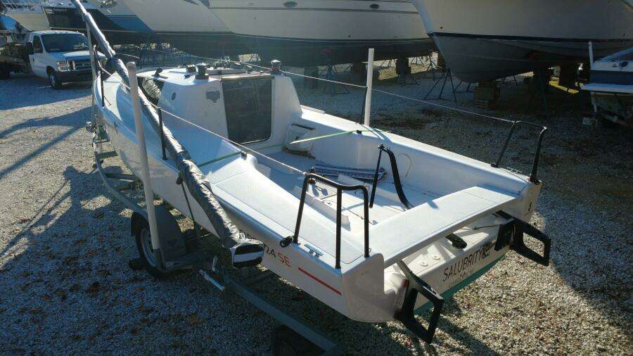 Salubrity 24ft Beneteau Yacht For Sale