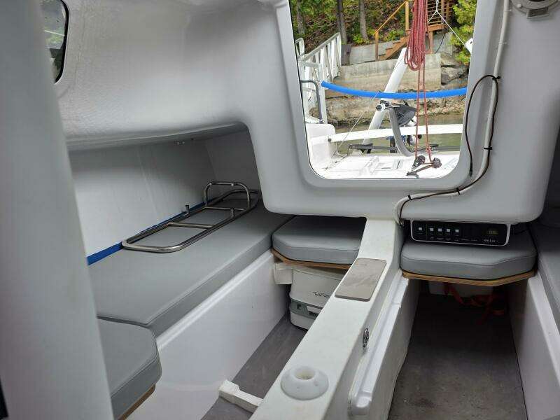 Salubrity 24ft Beneteau Yacht For Sale