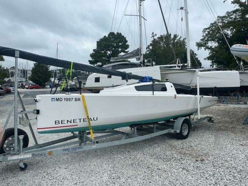 Salubrity 24ft Beneteau Yacht For Sale