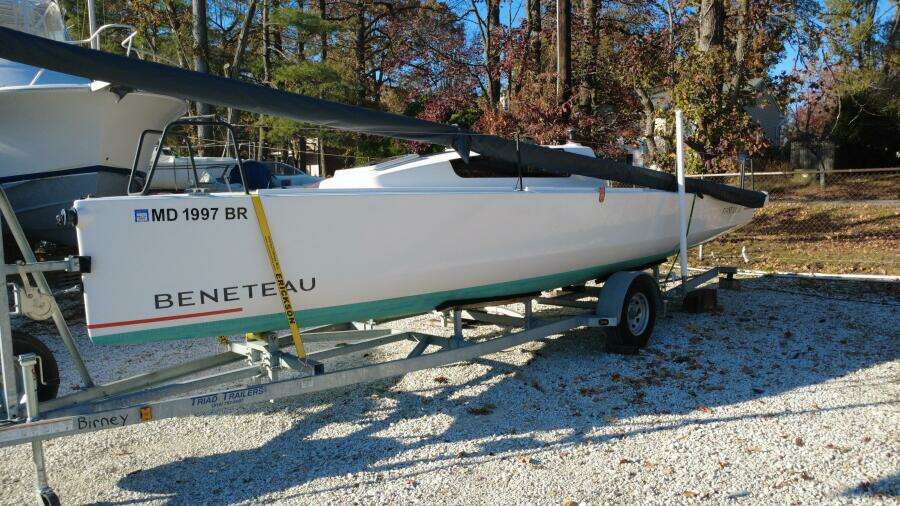 Salubrity 24ft Beneteau Yacht For Sale