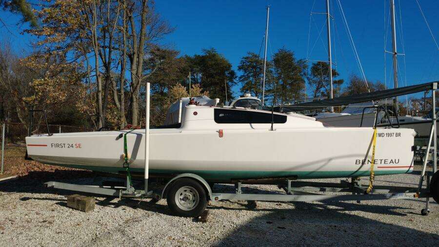 Salubrity 24ft Beneteau Yacht For Sale