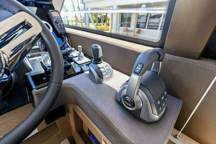 2025 Prestige 460 Flybridge - Sistership