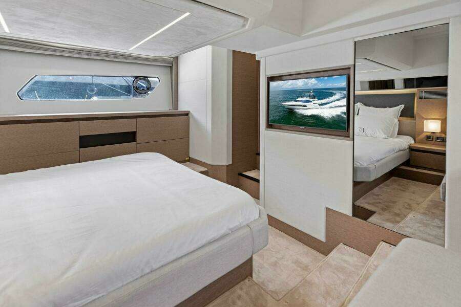 2025 Prestige 460 Flybridge - Sistership