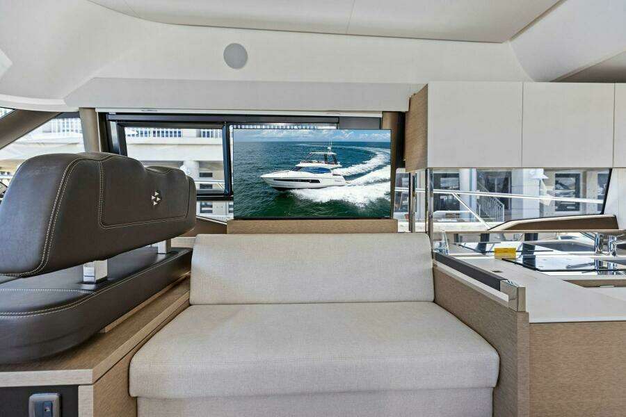 2025 Prestige 460 Flybridge - Sistership