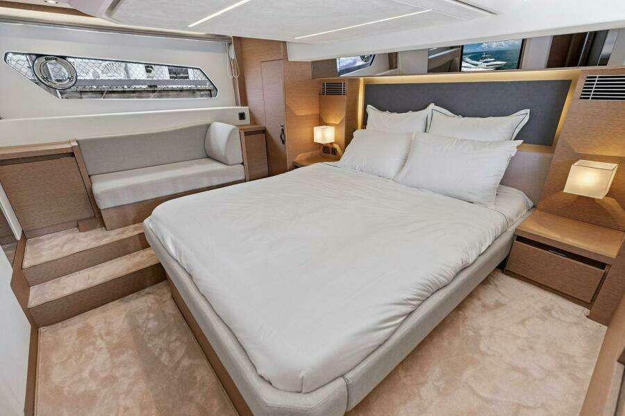 2025 Prestige 460 Flybridge - Sistership