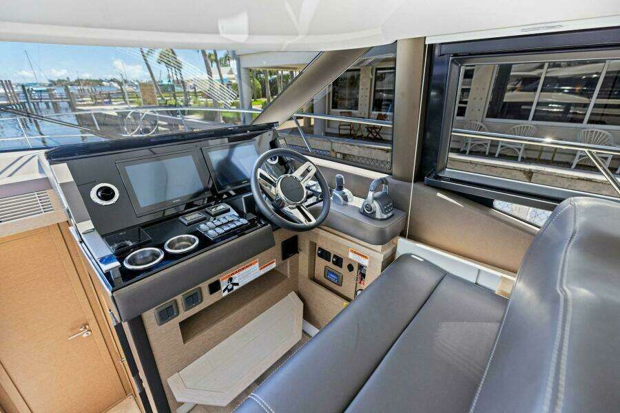 2025 Prestige 460 Flybridge - Sistership