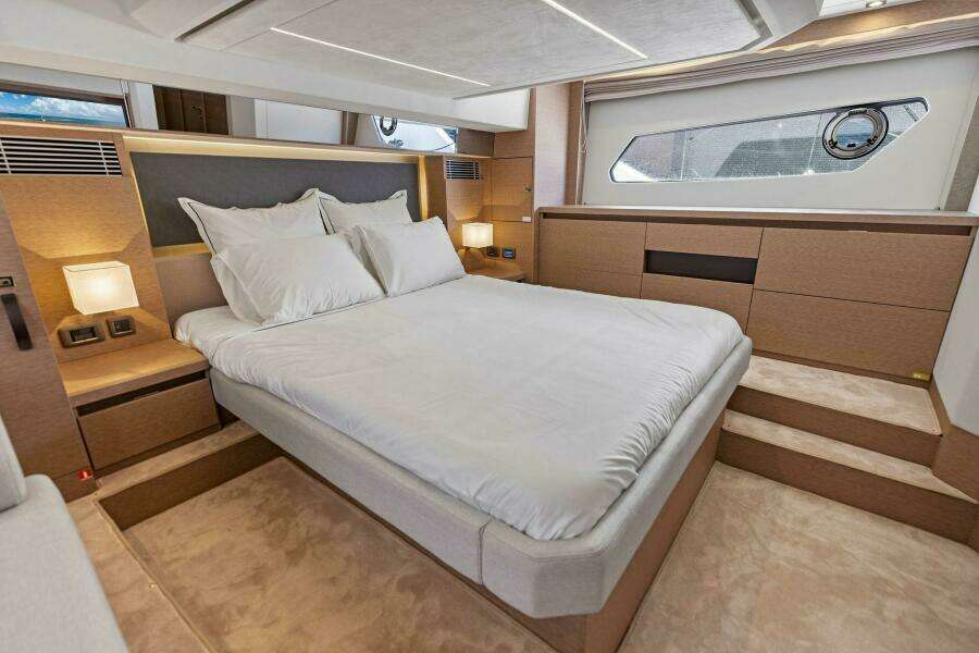 2025 Prestige 460 Flybridge - Sistership