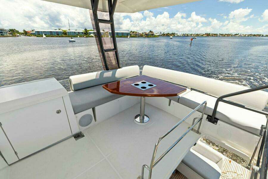 2025 Prestige 460 Flybridge - Sistership