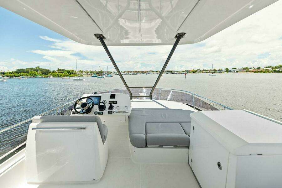 2025 Prestige 460 Flybridge - Sistership