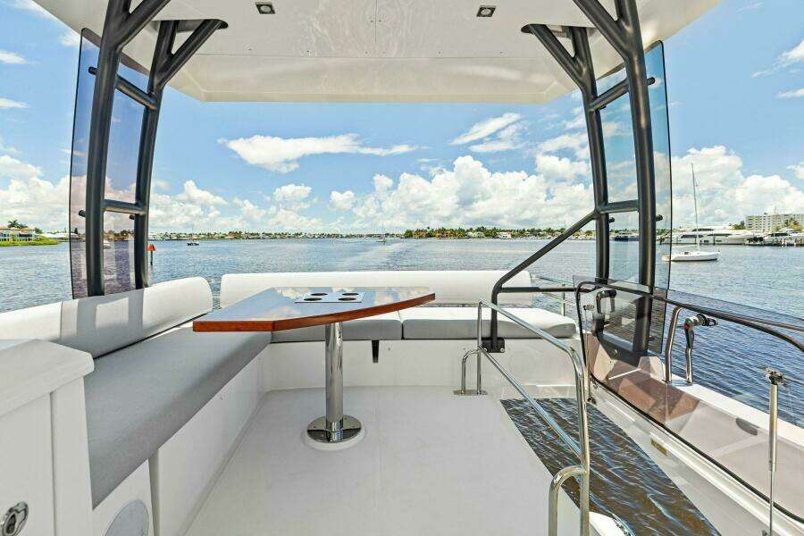 2025 Prestige 460 Flybridge - Sistership