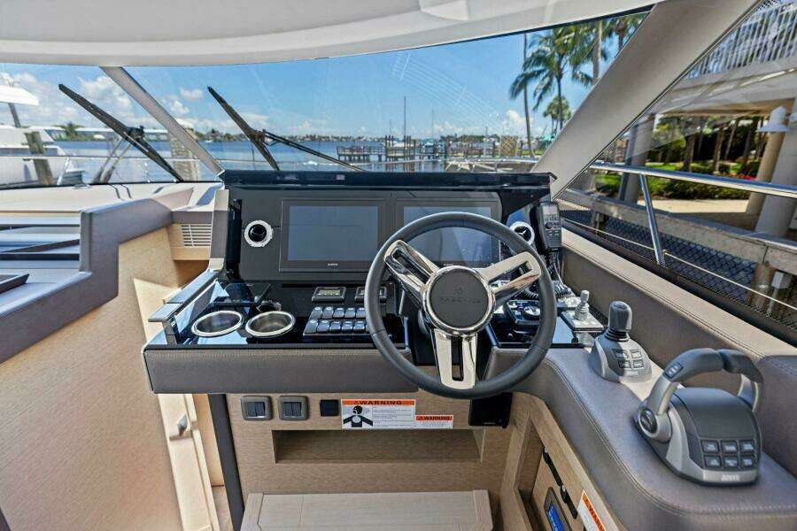 2025 Prestige 460 Flybridge - Sistership