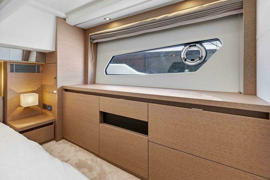 2025 Prestige 460 Flybridge - Sistership