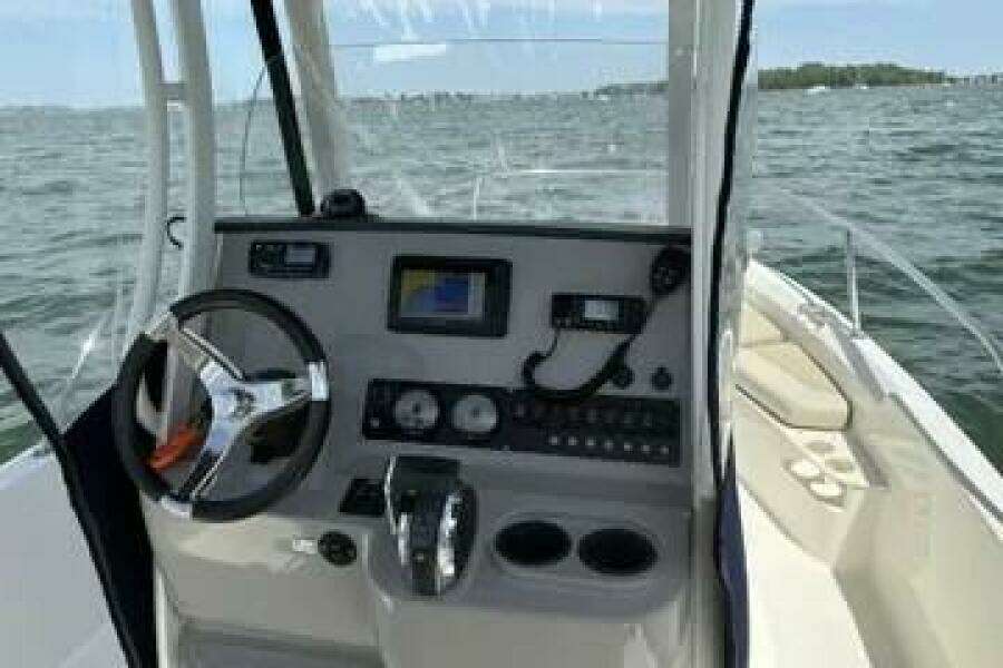 21ft Boston Whaler Yacht For Sale
