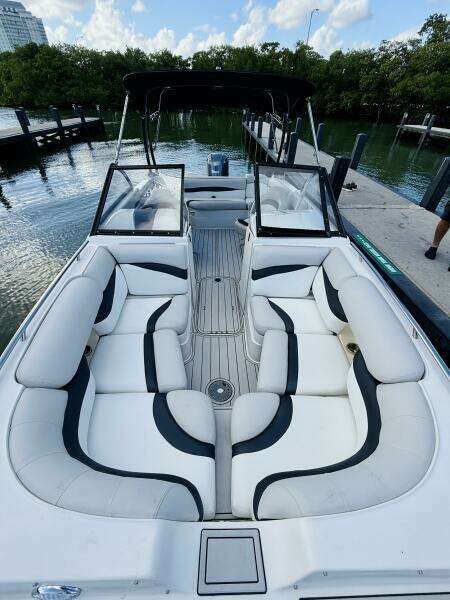 25ft Starcraft Yacht For Sale