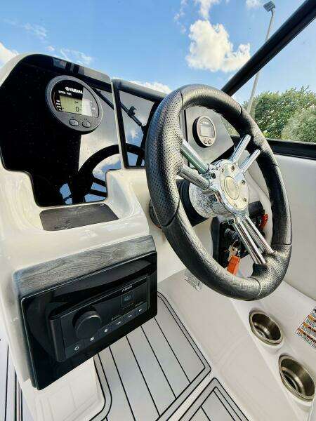 25ft Starcraft Yacht For Sale