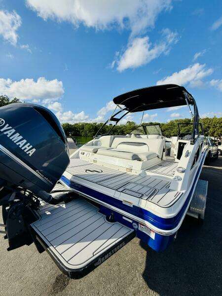 25ft Starcraft Yacht For Sale