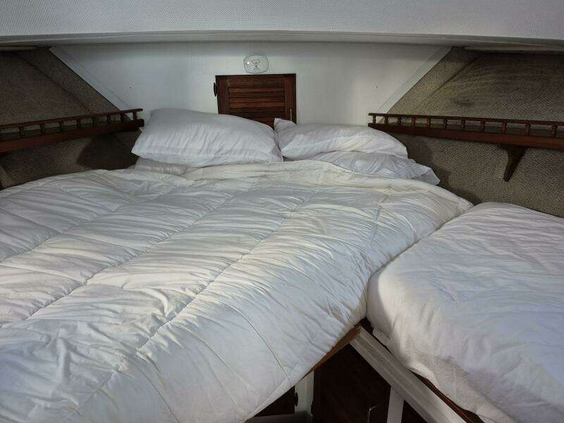 37ft Tollycraft Yacht For Sale