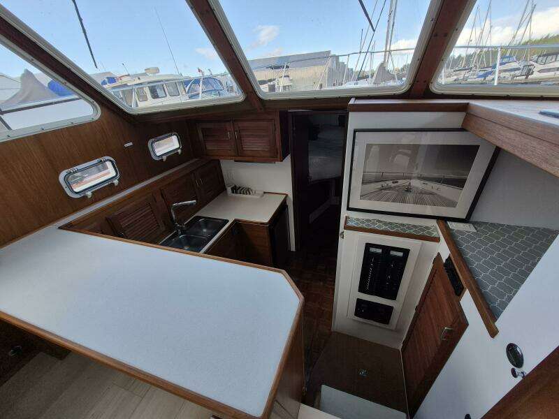 37ft Tollycraft Yacht For Sale