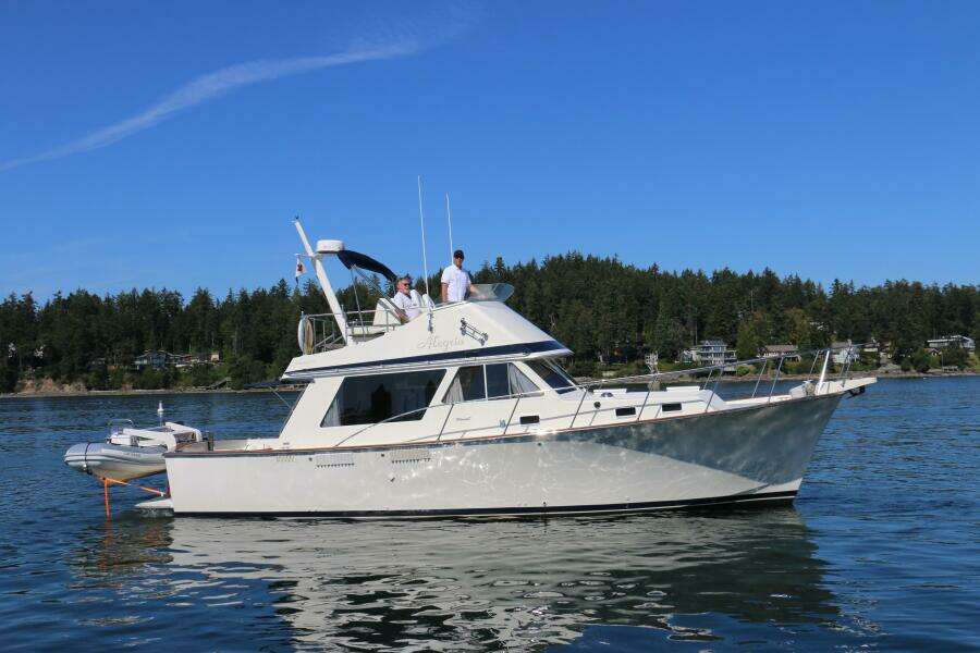 37ft Tollycraft Yacht For Sale