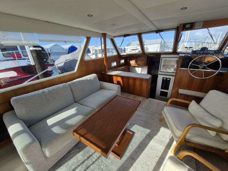 37ft Tollycraft Yacht For Sale