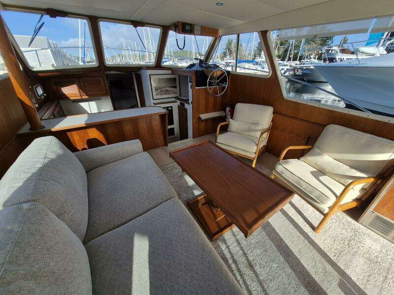 37ft Tollycraft Yacht For Sale
