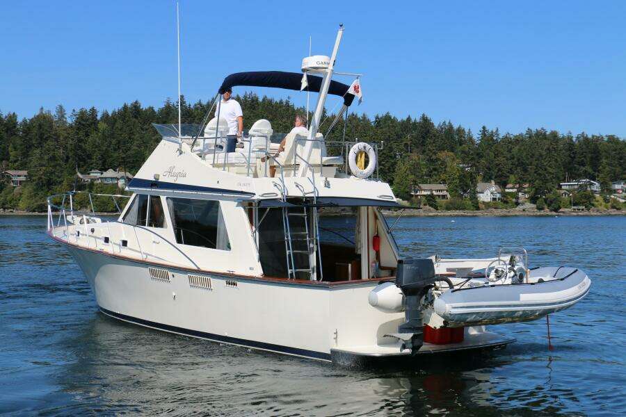 37ft Tollycraft Yacht For Sale