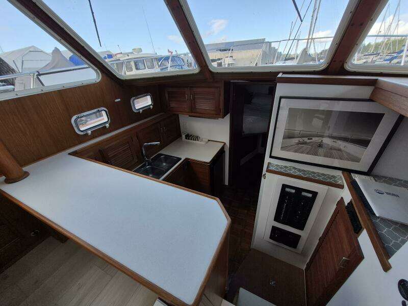 37ft Tollycraft Yacht For Sale
